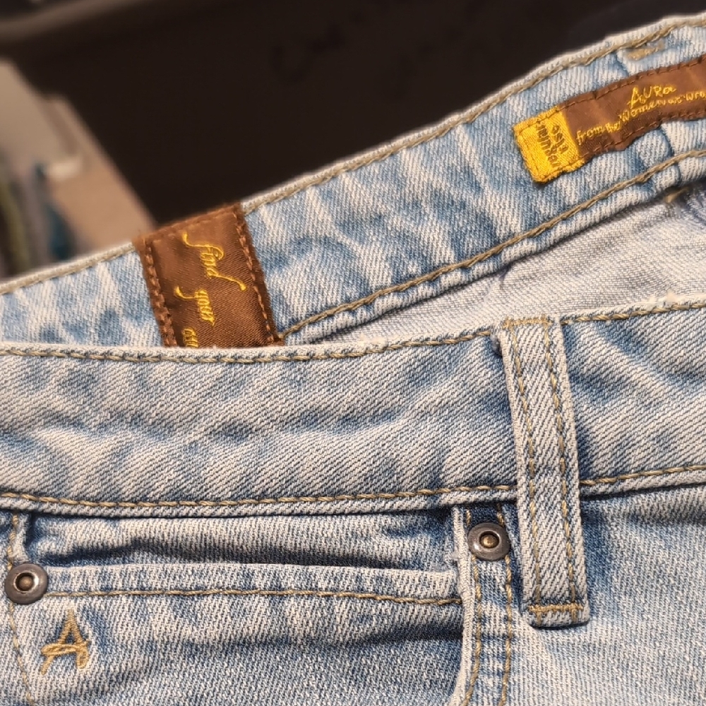 Aura Relaxed Jeans for Women - Size 10